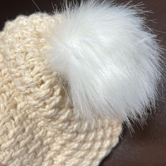 Fabletics Beanie Hat - Picture 4 of 6